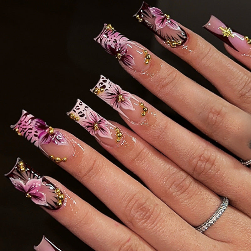 Kunstnagelset mit eleganten Blumen- und Leopardenmotiven Brehn