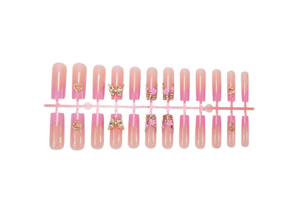 Künstliche Nagelverlängerung mit glamourösen Verzierungen Brehn
