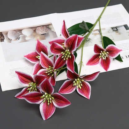 Realistische dekorative Blumenstängel