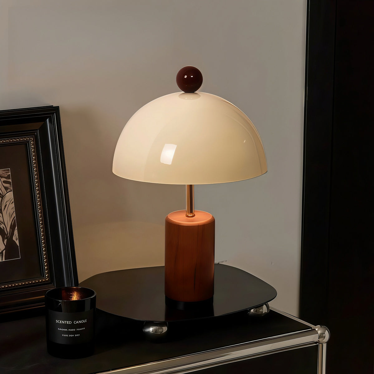 Skulpturale Tischlampe mit Holzfuß