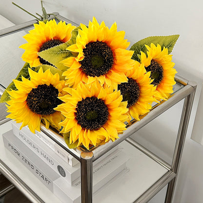 Dekorative Sonnenblumenarrangement