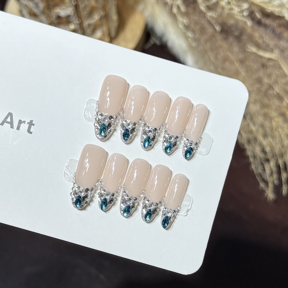 Elegantes Press-On-Nagelset mit Strassakzenten Brehn