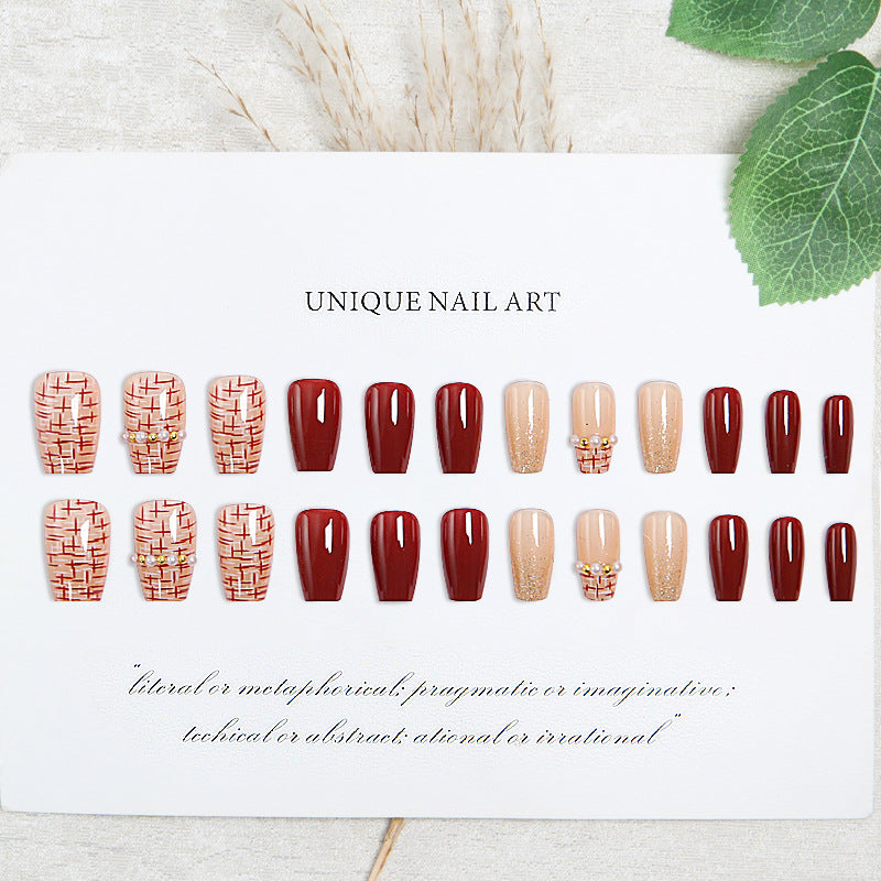 Kunstnagelset mit glamourösen Glitzer- und Texturalen Akzenten Brehn