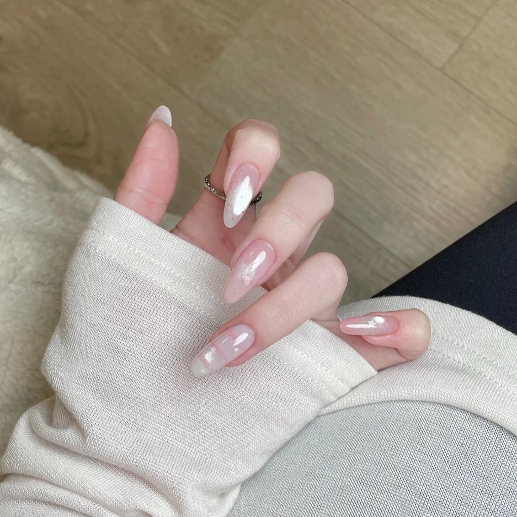 Elegante mandelförmige Press-On-Nagelerweiterungen