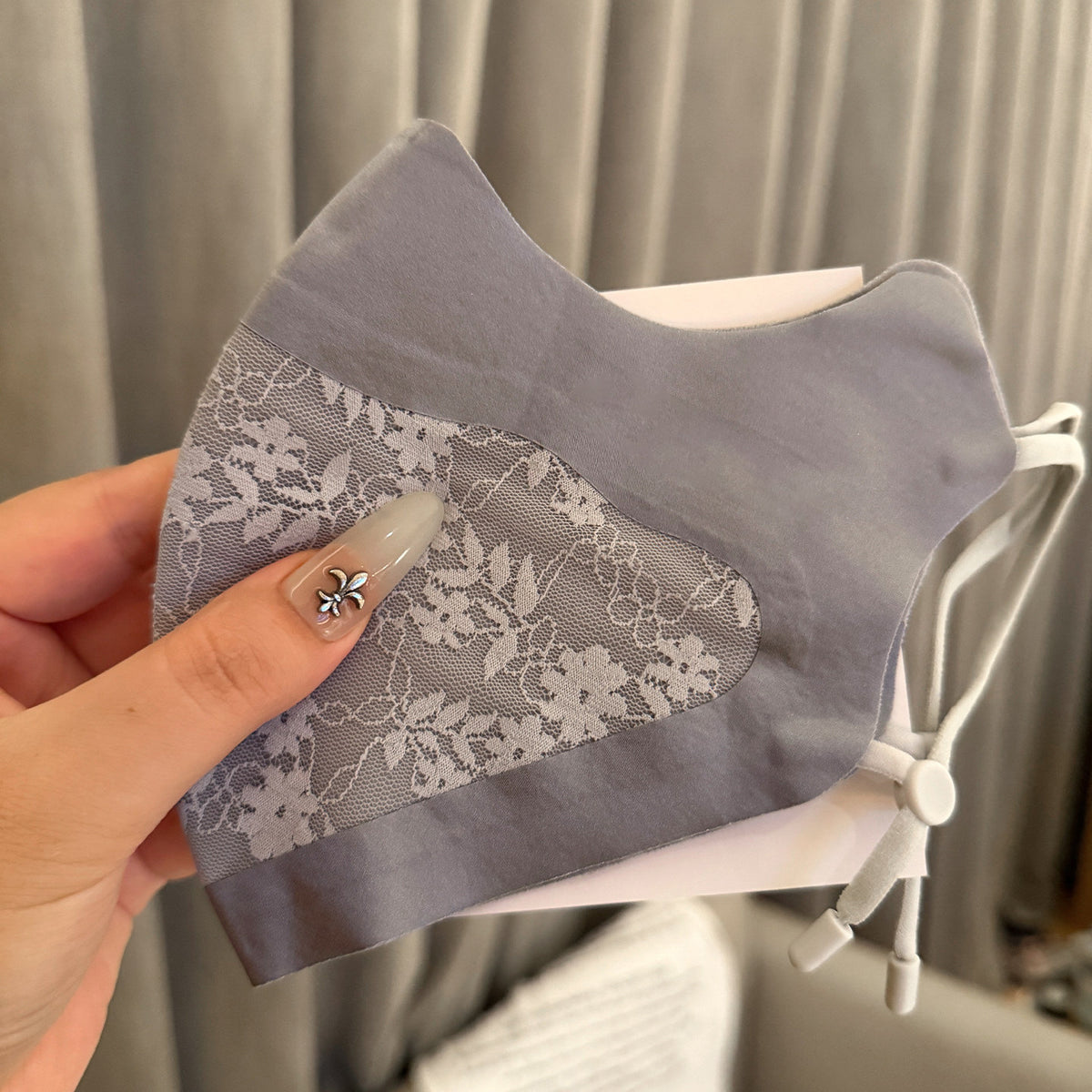 Lace-Panel Atmungsaktive Wiederverwendbare Gesichtsmaske mit Verstellbaren Ohrenschlaufen Brehn