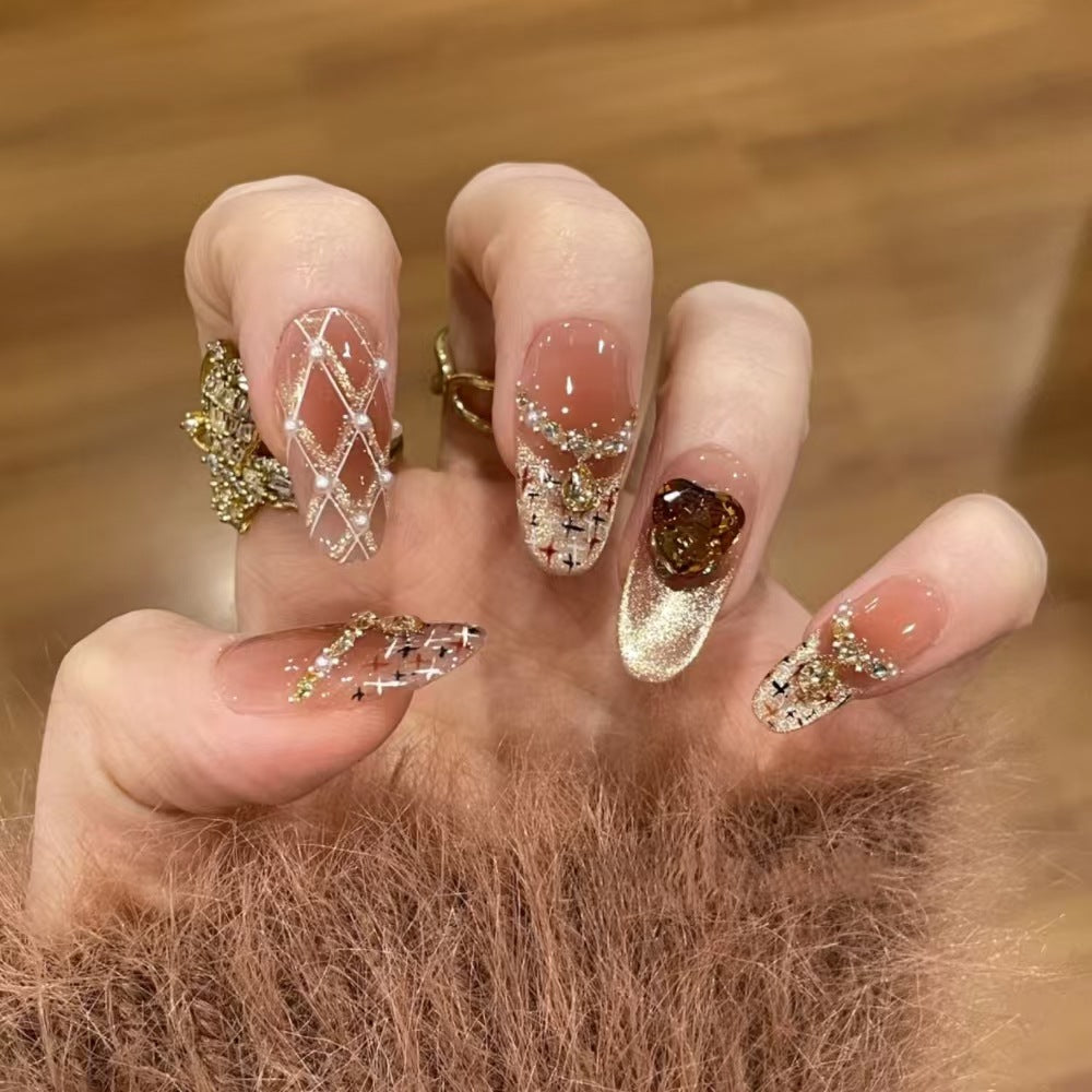 Kunstnägel mit Glitzer- und Herz-Akzenten Brehn