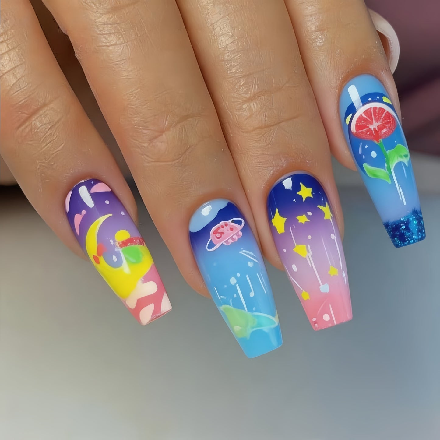 Glamouröse Kunstnägel mit Bunten 3D-Motiven Brehn