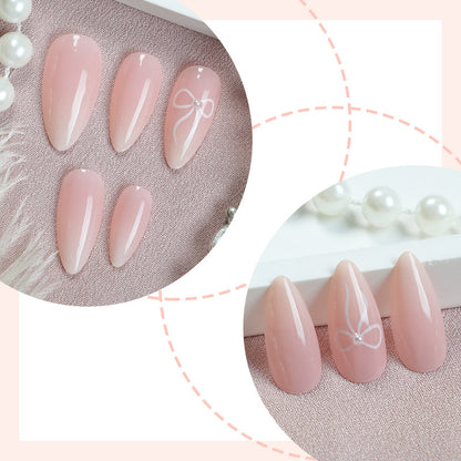 Elegantes Press-On-Nagel-Set mit zarten Blumenakzenten Brehn