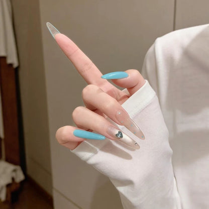 Stiletto-Nagelkunstverlängerungen mit Herzakzenten