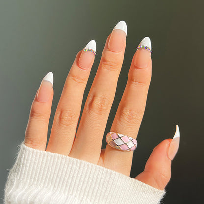 Stilvolle Nagelkunst mit Glitzer-Akzenten Brehn