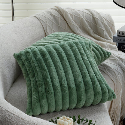 Quadratischer Zierkissenbezug mit gestufter Rippstruktur aus Soft‑Teddyplüsch Brehn