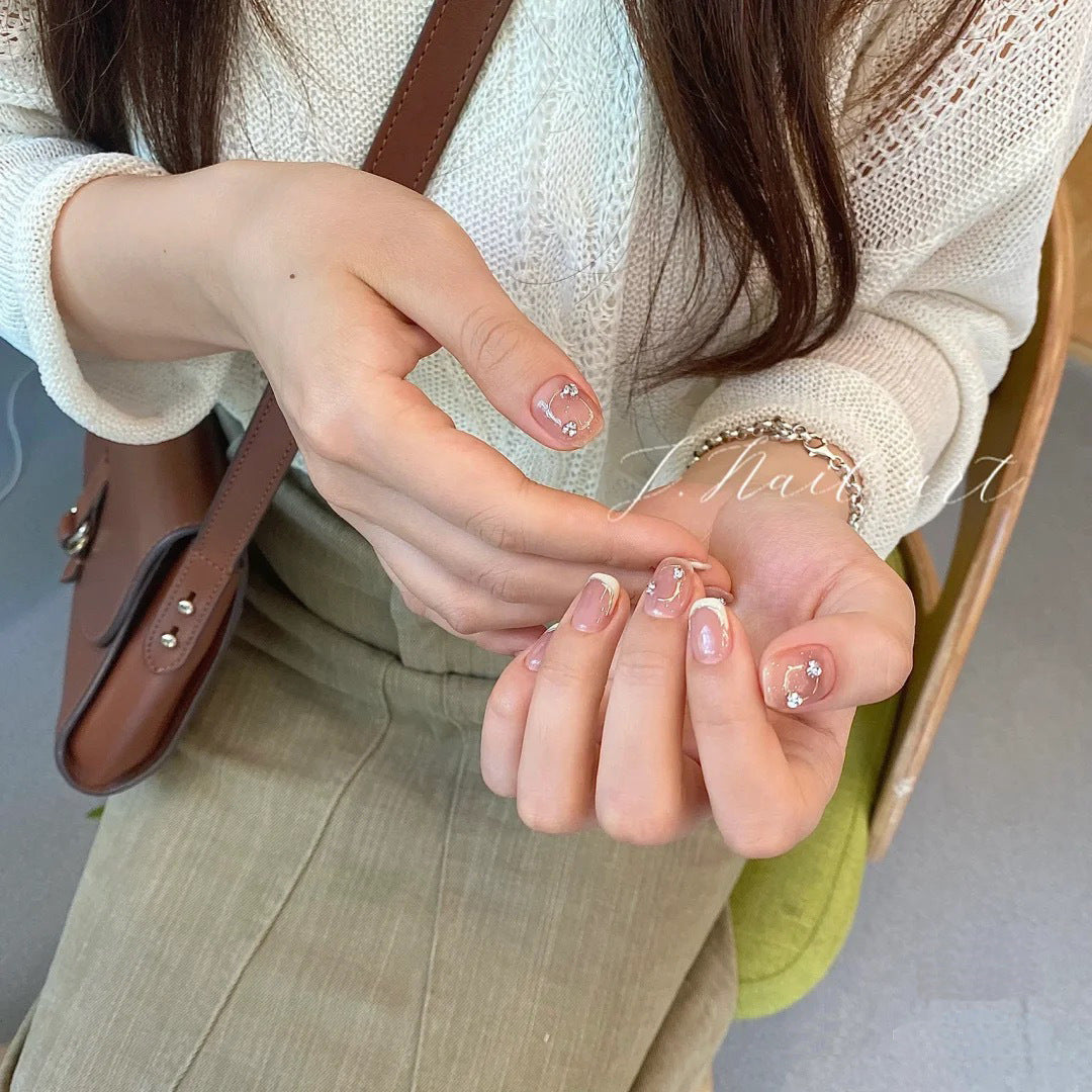 Kunstnagelset mit Eleganten Französischen Spitzen und Glitzerakzenten Brehn