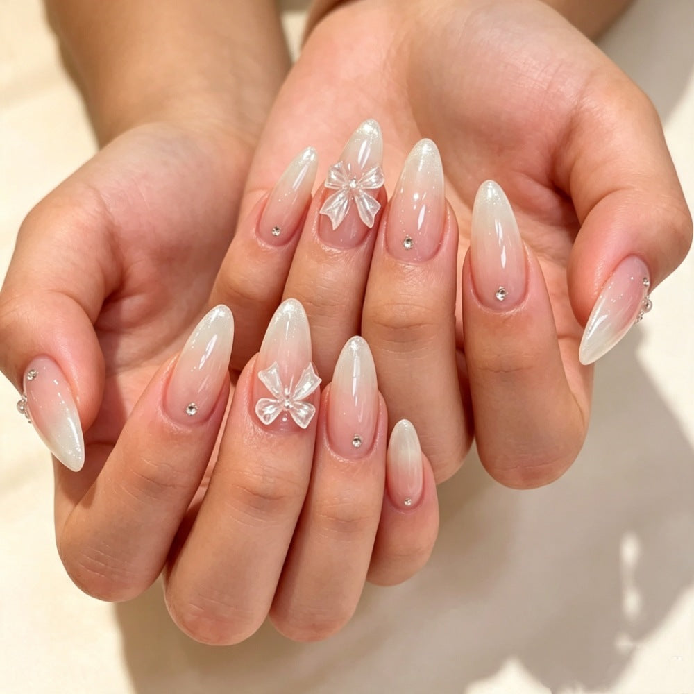 Elegantes Druck-Nagel-Set mit dekorativem Schleifen- und Juwelenakzenten Brehn