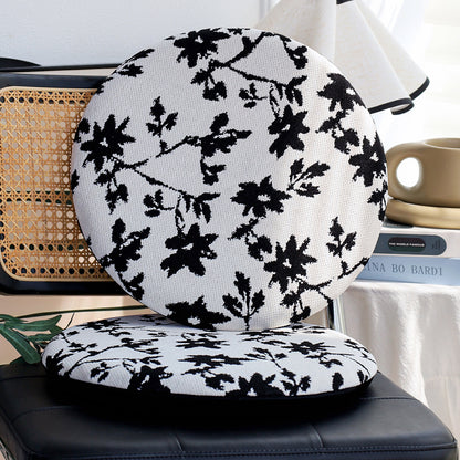 Rundes Sitzkissen mit gesteppter Polsterung, floralem Jacquard‑Bezug und Anti‑Rutsch‑Rückseite Brehn