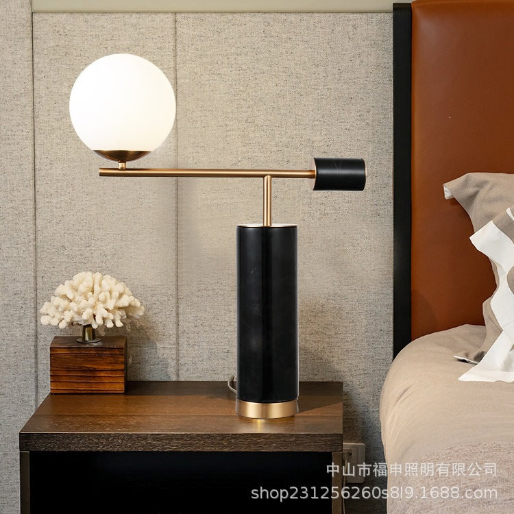 Elegante Minimalistische Tischlampe