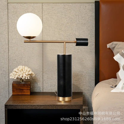 Elegante Minimalistische Tischlampe