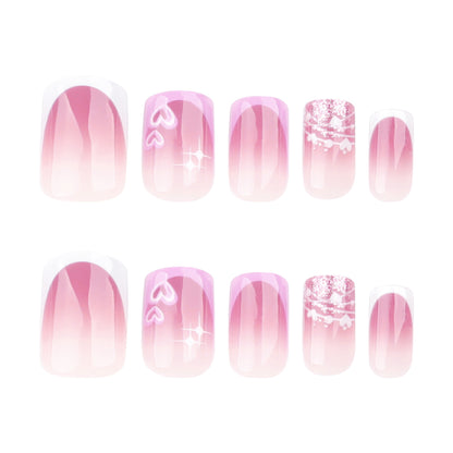 Kunstvolle Nagelkunst mit Herz- und Glitzermotiven Brehn