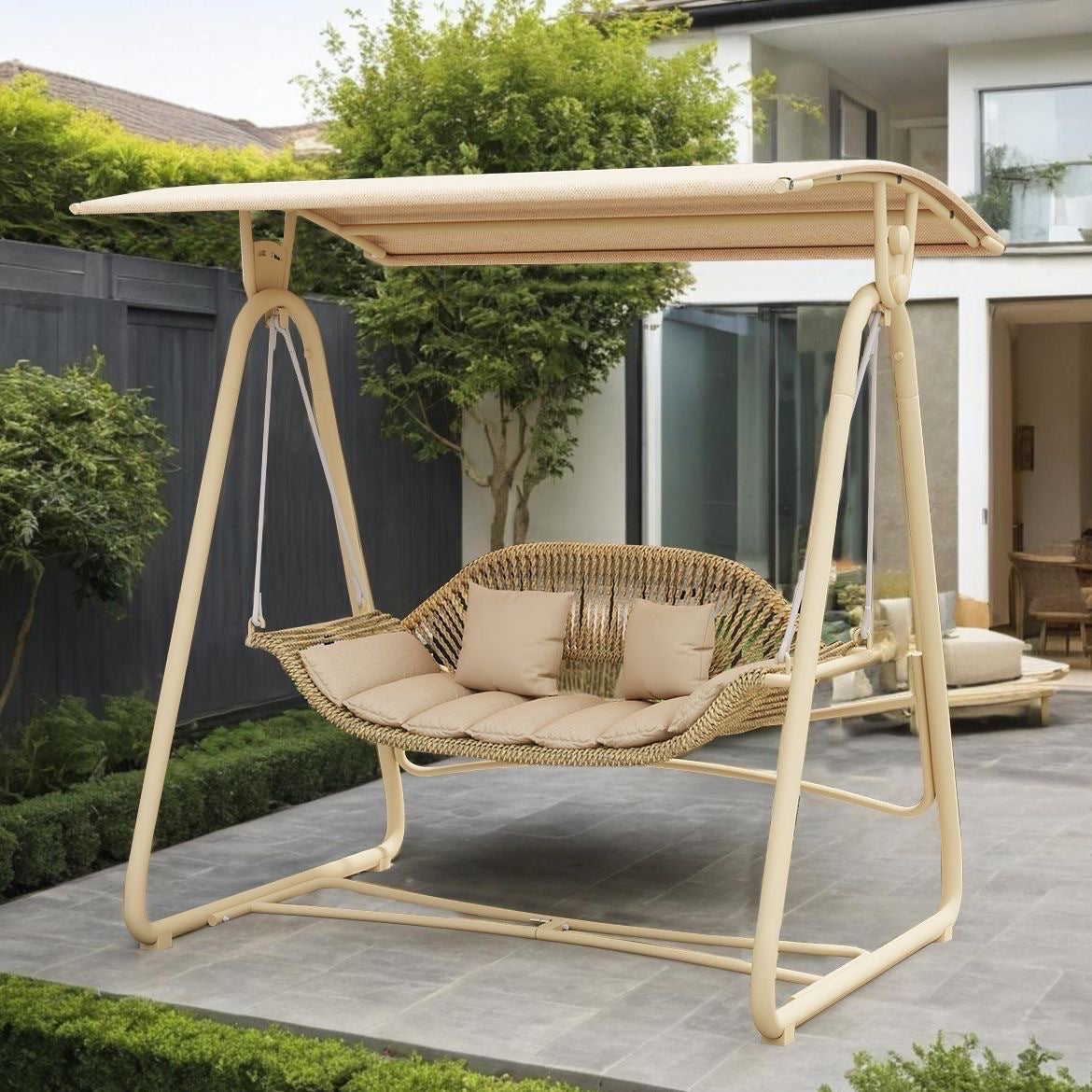 Geflochtenes Rattan-Außen-Schaukel-Loveseat mit gepolsterten Kissen und pulverbeschichtetem Stahlrahmen Brehn