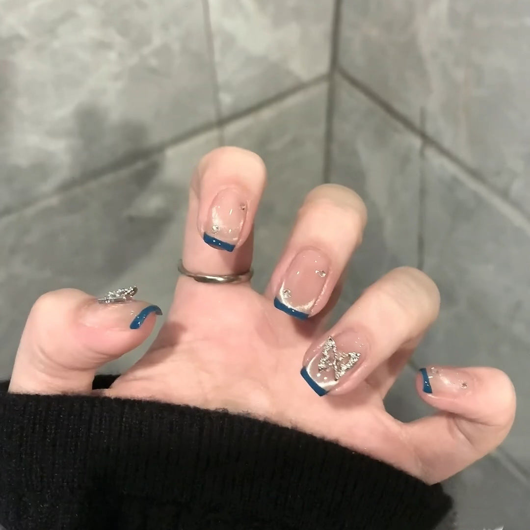 Kunstnägel mit Trendigen Französischen Spitzen und Dekorativen Glitzerakzenten Brehn