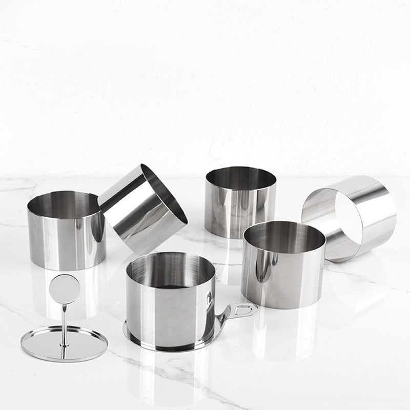 Mehrteiliges Edelstahl Mousse-Ringformen Set mit Ausheber und Griffen Brehn