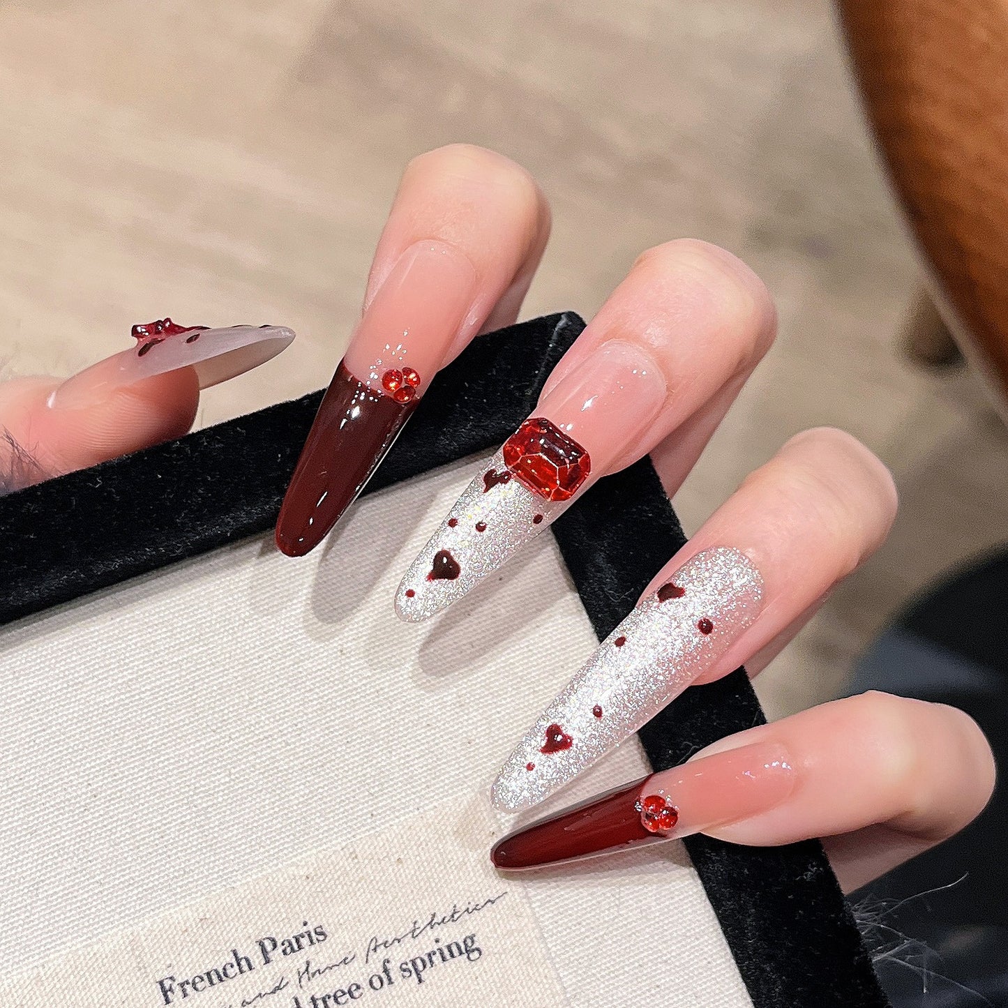 Herz-verzierte Press-On Nagelkunst Brehn