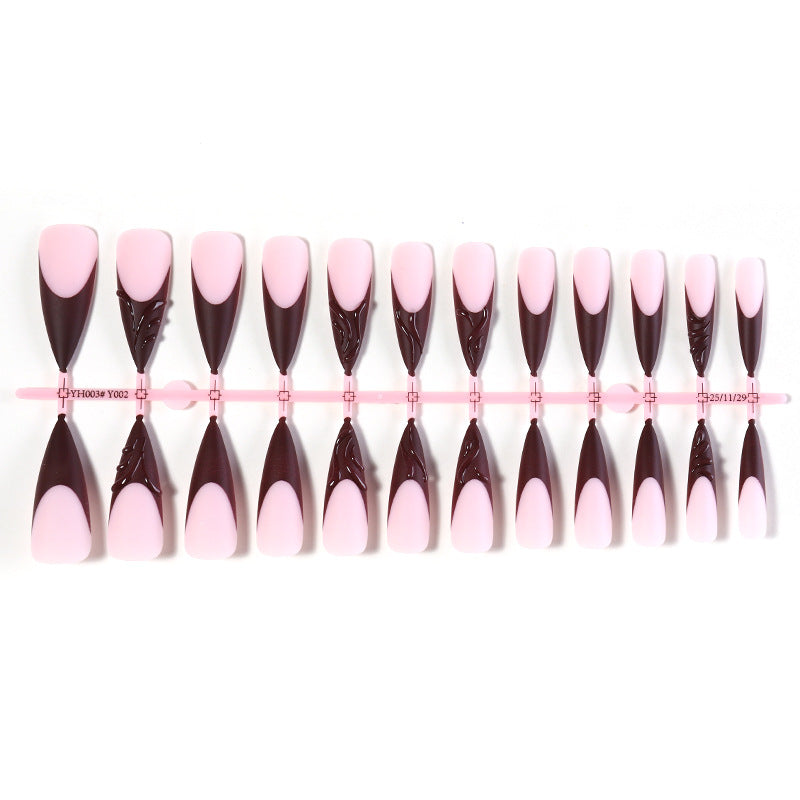 Elegantes Stiletto Press-On-Nagelset mit dekorativem Design Brehn