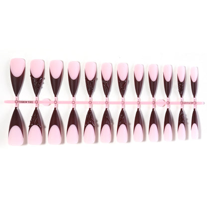 Elegantes Stiletto Press-On-Nagelset mit dekorativem Design Brehn