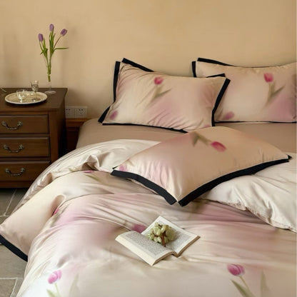 Luxuriöse Satin-Bettwäsche-Garnitur mit Tulpenmuster und Kontrastpaspel