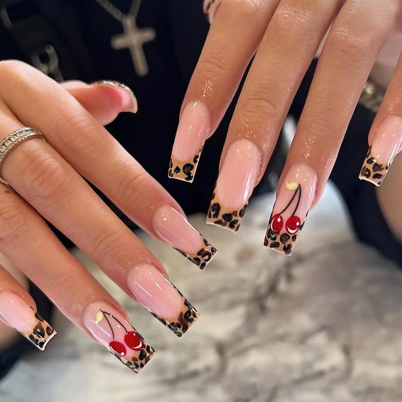 Kunstnagelset mit luxuriösem Leopardenmuster und eleganten Akzenten Brehn