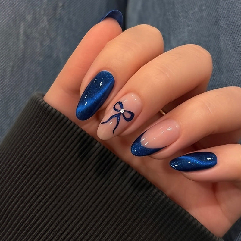 Kunstnagel Set mit eleganten Schleifen- und Glitzerakzenten Brehn