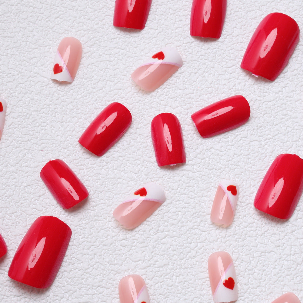 Herz-verzierte Press-On Nagelkunst Brehn