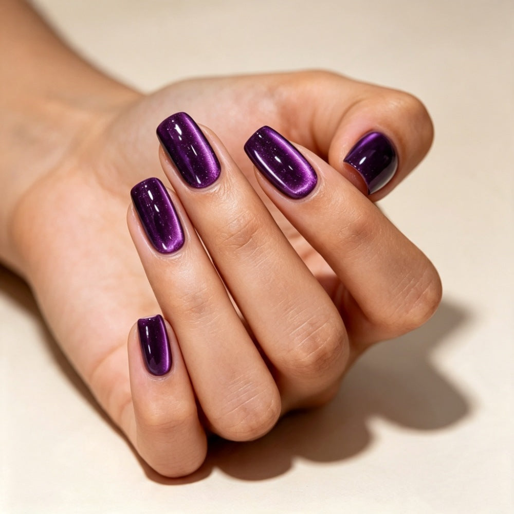 Kunstnägel mit Glänzendem Metallic-Finish und Auffälligen Ombre-Effekten Brehn