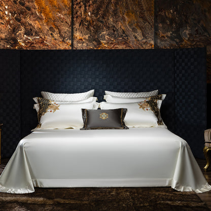 Luxuriöses besticktes Satin Bettbezug-Set mit dekorativen Kissenbezügen