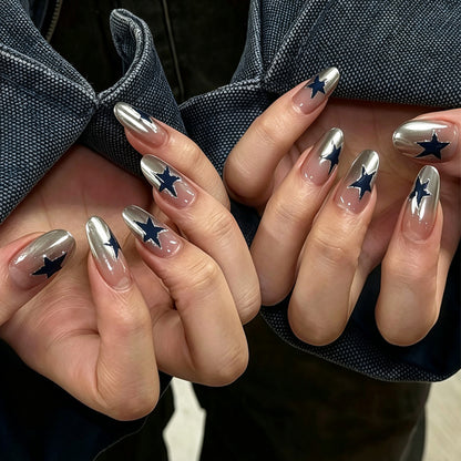 Kunstnagelset mit stilvollen Sternenmotiven Brehn