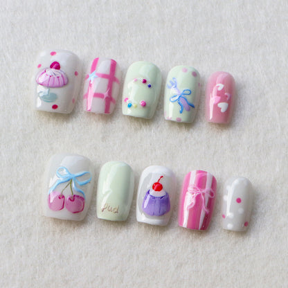 Verspielt Dessert-inspirierten Press-On-Nagelkunst