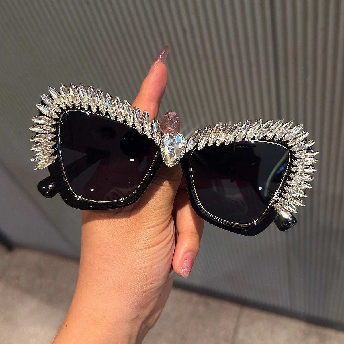 Damen extravagante Cat-Eye-Sonnenbrille mit funkelnden Kristallspitzen Brehn