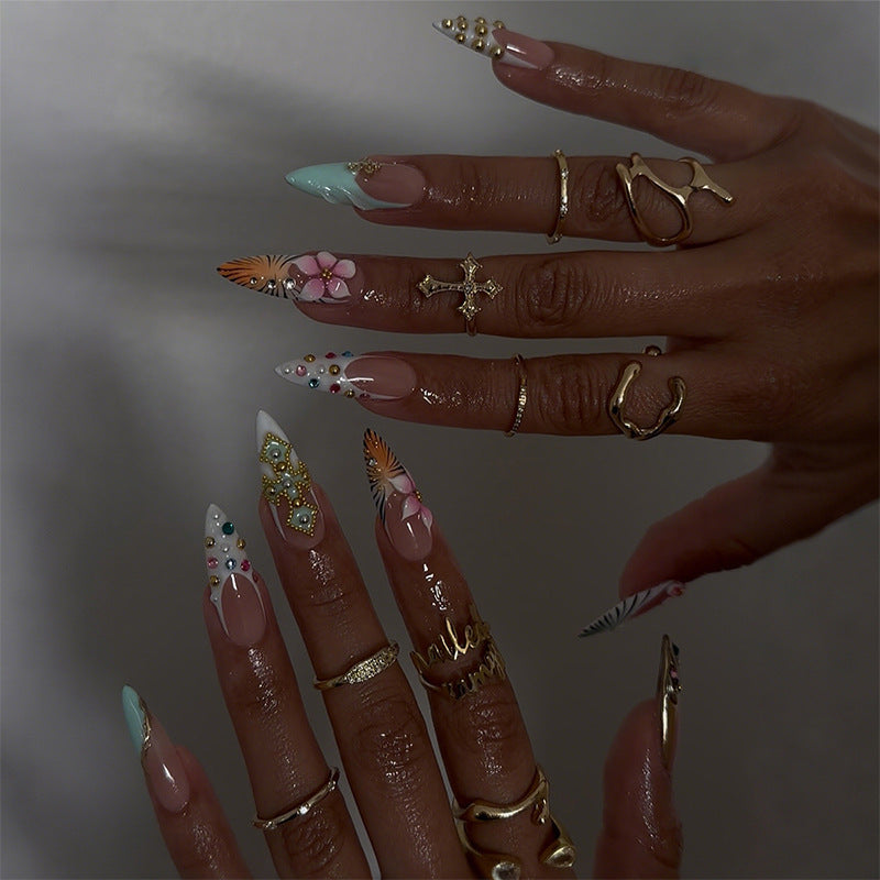Künstlerisches dekoratives Press-On-Nagelset mit floralem Akzenten Brehn
