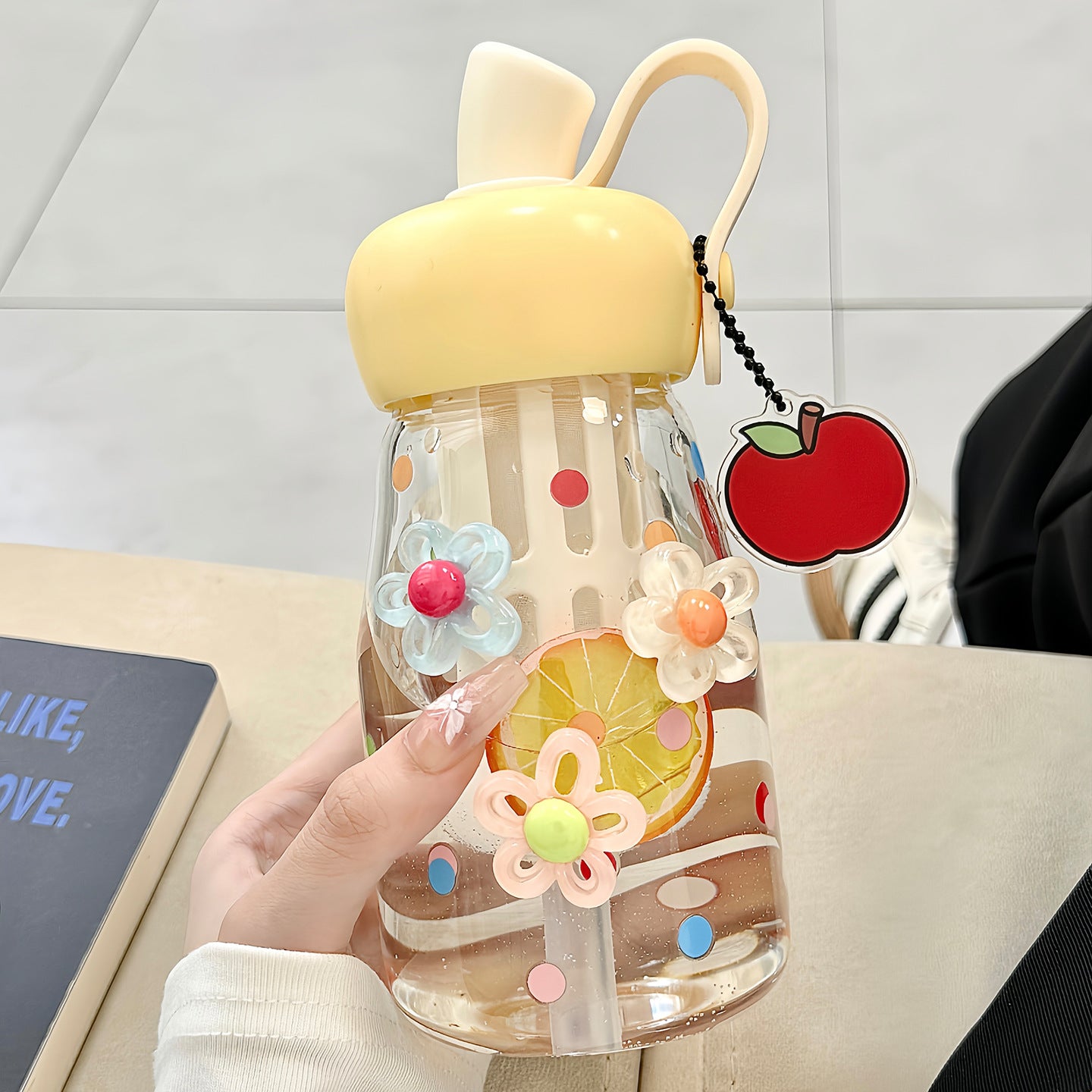 Damen Trinkflasche mit integriertem Fruchtfilter und praktischem Tragegriff Brehn