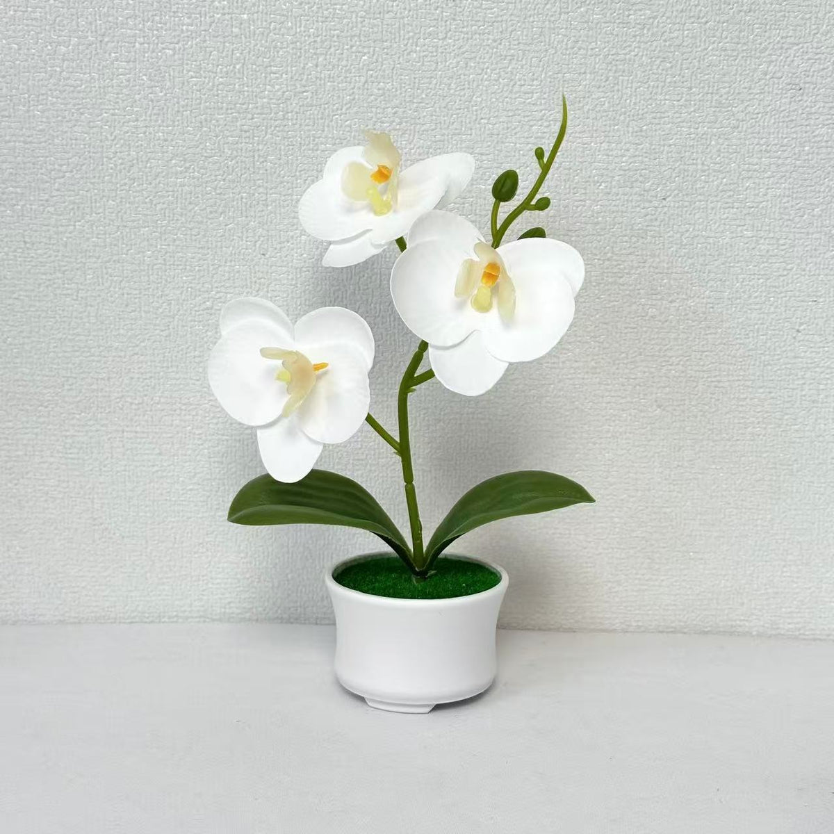 Künstliche Orchideenpflanze für die Innendekoration zu Hause und im Büro