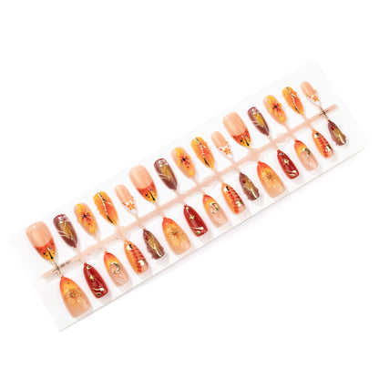 Künstlerisches Nagelkunst-Set mit herbstinspirierten Designs Brehn