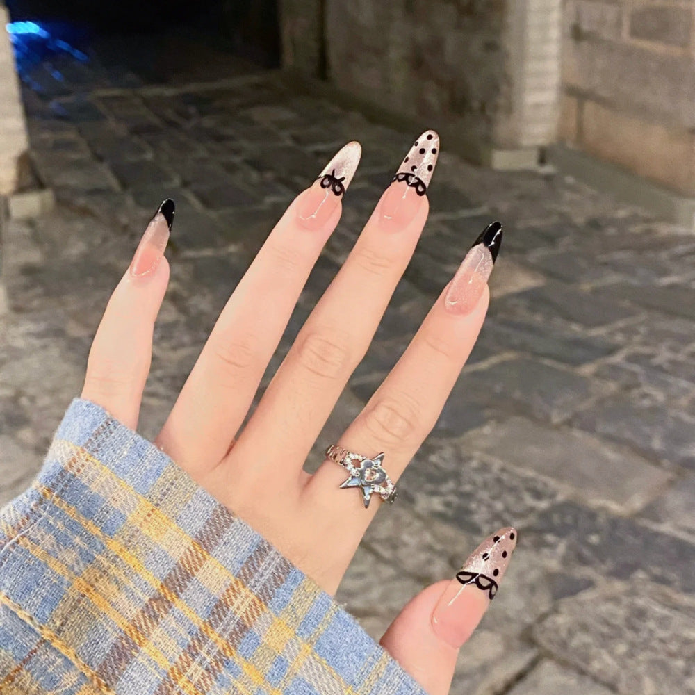 Stylisches Press-On-Nagelset mit künstlerischen Mustern Brehn