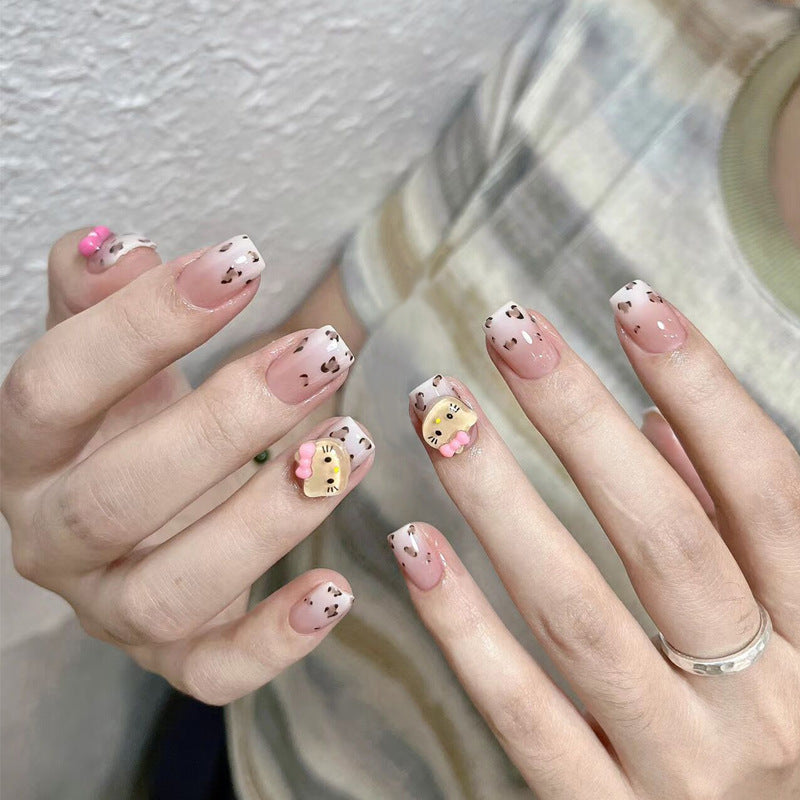 Stylische Press-On-Nageltips mit Leopardendesign Brehn