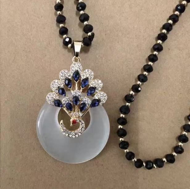 Verziertes Anhänger-Halsband Brehn