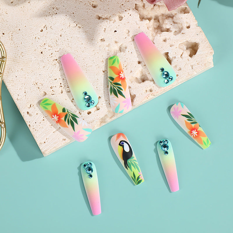 Künstliche Nagelspitzen im tropischen Design Brehn