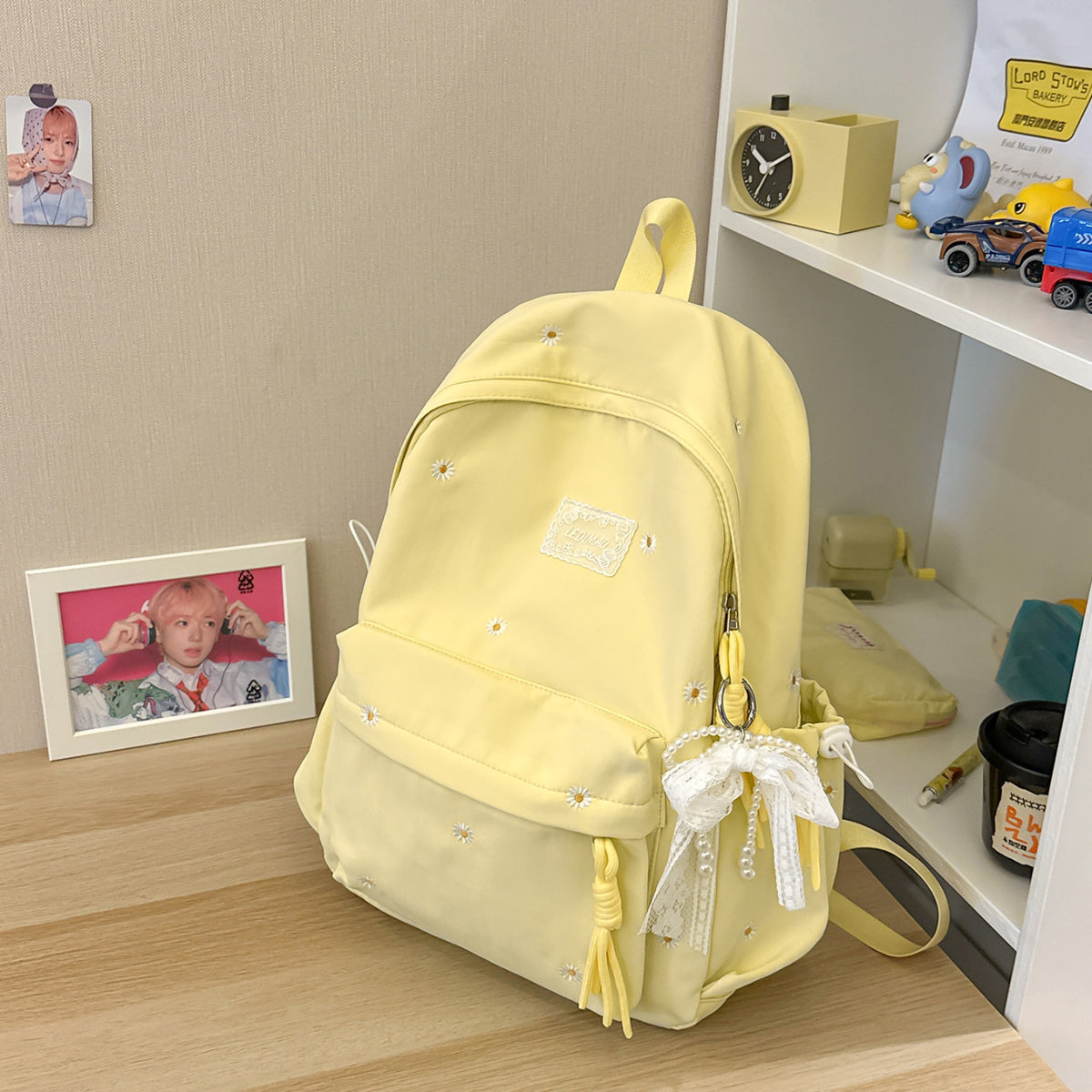 Stylischer backpack mit floralem Schmuck Brehn