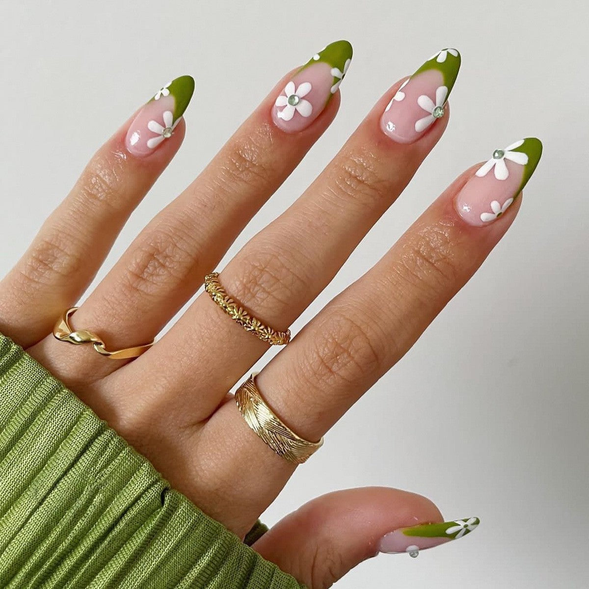 Kunstnagelset mit bunten Blüten und kreativem French-Design Brehn