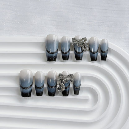 Künstlerisches Press-On Nagelkunstset mit Herz- und himmlischen Designs