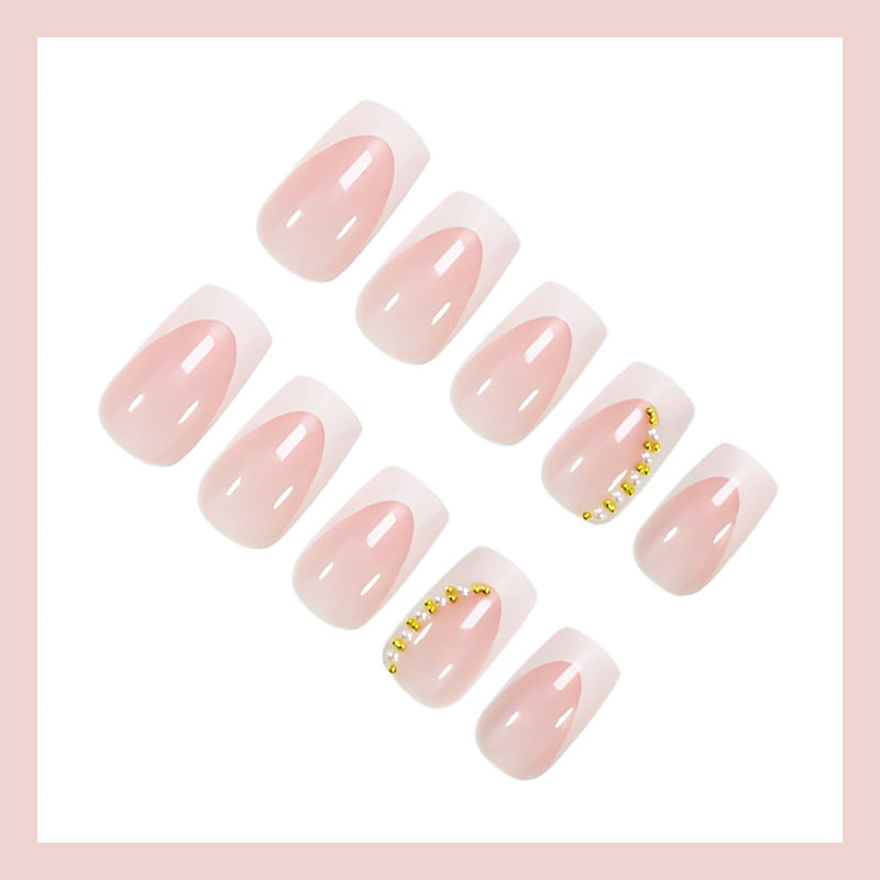 Kunstnagelset mit eleganten French-Spitzen und Glitzerakzenten Brehn