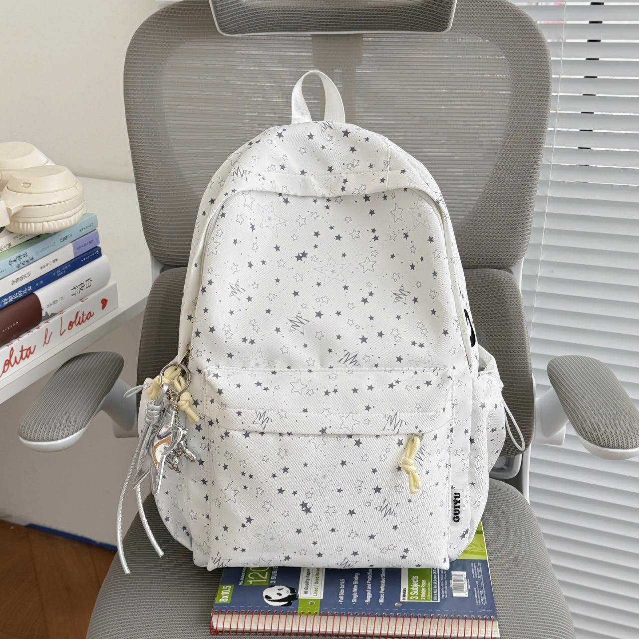 Stylischer Rucksack mit Sternmuster