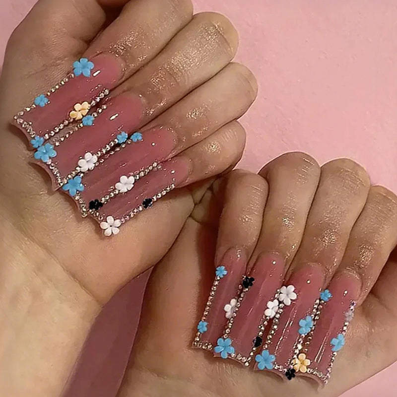 Künstliche Nagelkunstset mit floralen Verzierungen und Glitzerakzenten Brehn